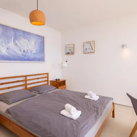 Jolara With Heated Pool Appartement